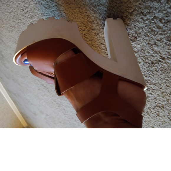 WILD DIVA - SIZE 7.5 - CHUNKY HEELED BROWN PLATFORM - VERY NICE - Picture 3 of 7